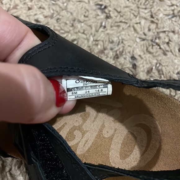 Barely worn OshKosh toddler sandals - Picture 7 of 8